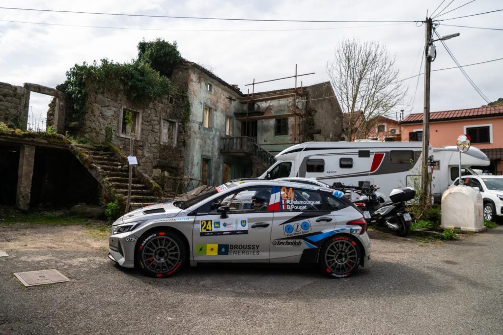 Rally automobil u Trnovici tijekom WRC Croatia Rallyja 2026.